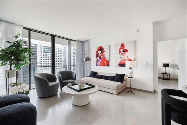 Photo - 88 SW 7th St Unidad 88 SW 7th St # 1010