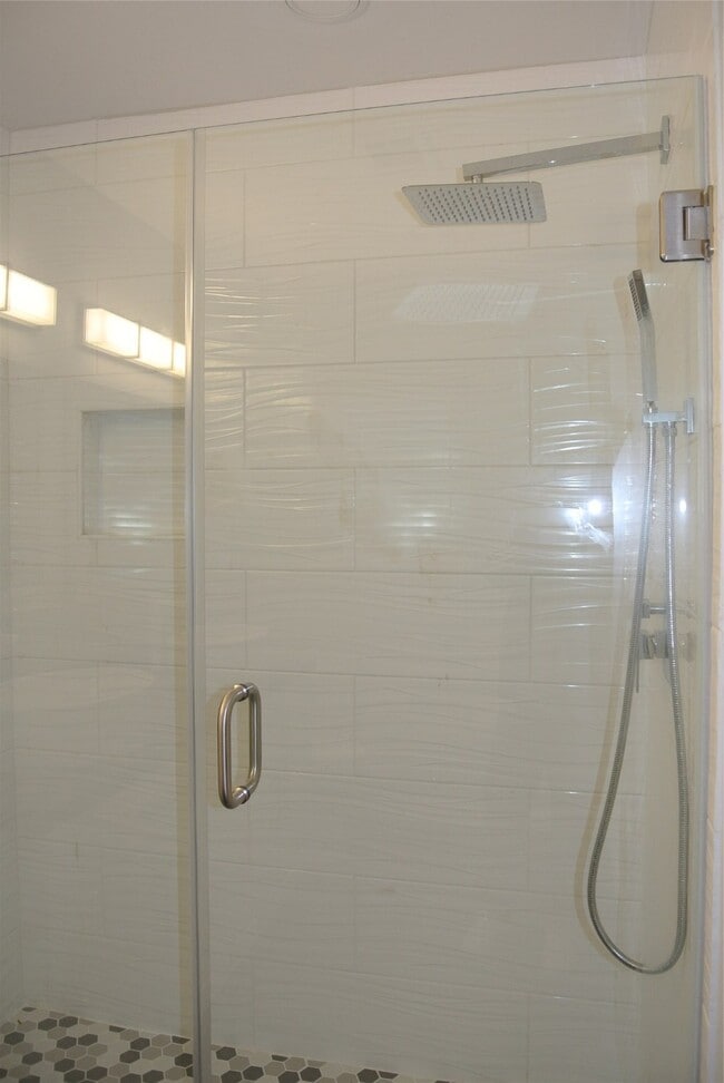 Photo - 7911 Greenbush St