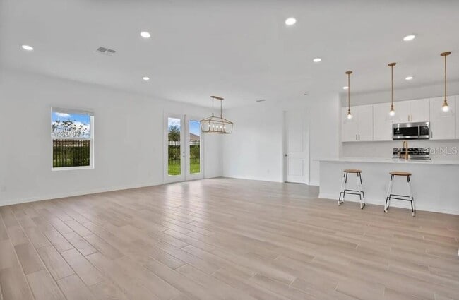 Photo - 2034 Derwent Dr