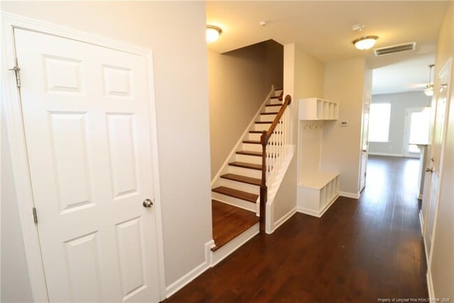Photo - 408 Starkey St