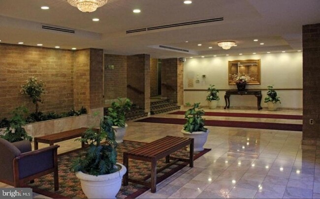 Building Photo - 3101 S Manchester St Unit 813