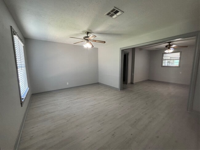 Photo - 301 19th Ave N