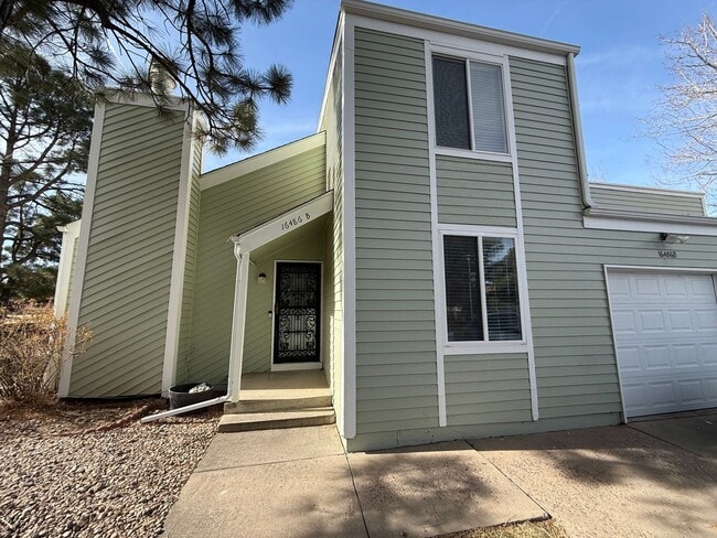 Building Photo - Modern Comfort & Convenience in a Prime Location