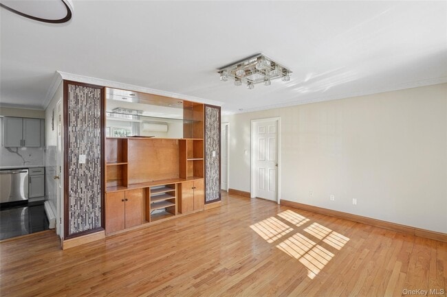 Photo - 214-27 38th Ave