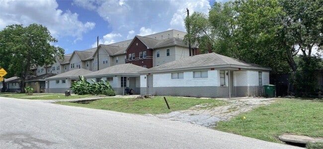 Building Photo - 3839 Mt Pleasant St