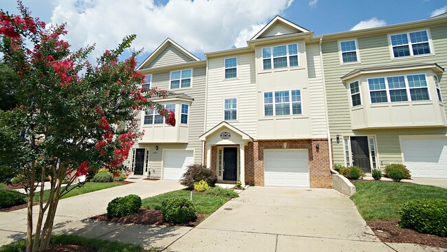 Front of the home - 1207 Heritage Links Dr Townhome