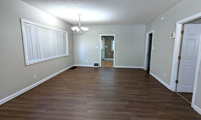 Photo - 1674 Manz St