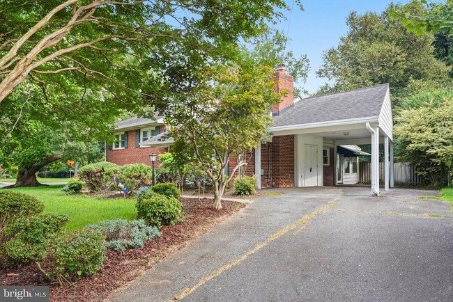 1415 Mayflower Dr