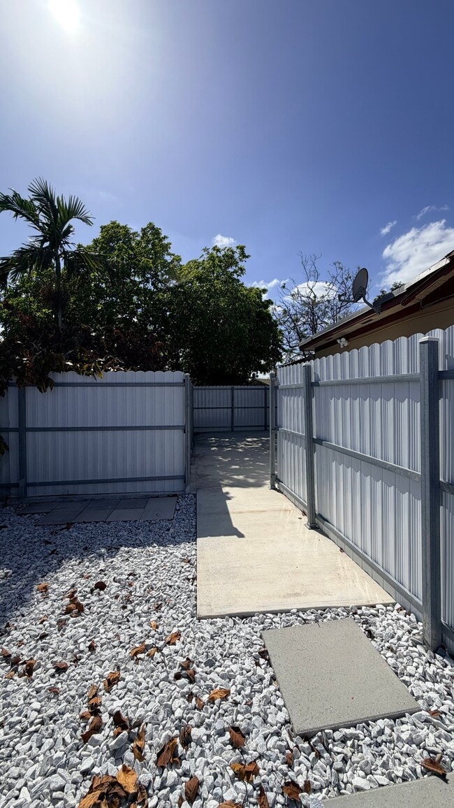 Photo - 2712 SW 118th Ct Unidad 2 Bedroom