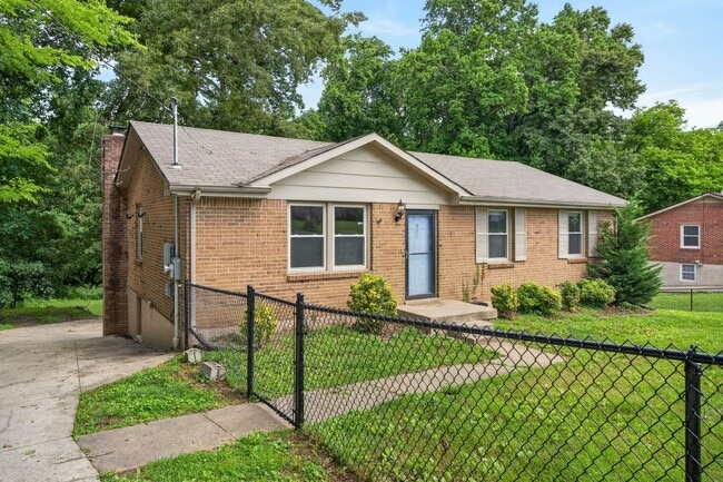Photo - 3 Bedroom Pet Friendly Home For Rent Near Heritage Park!
