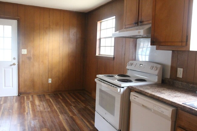 Photo - 2004 Coves Ct