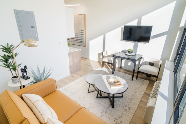 Urban Loft Co. Memphis- Utilties Included