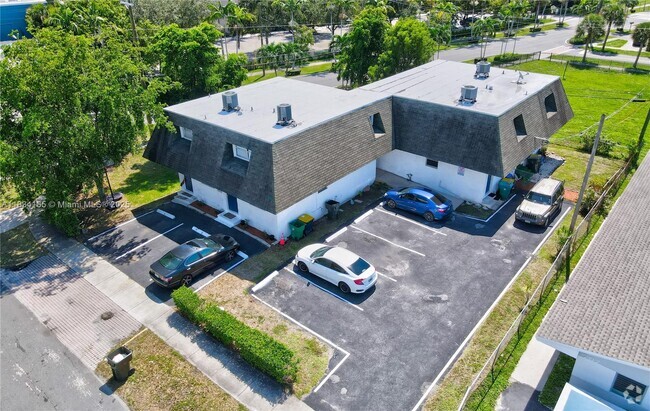 Building Photo - 502-504 Phippen Waiters Rd Unit 3 Rental