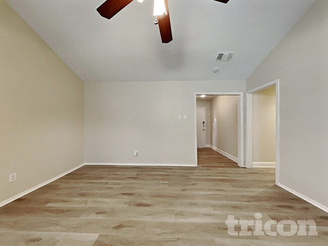 Photo - 711 Darnel Ln