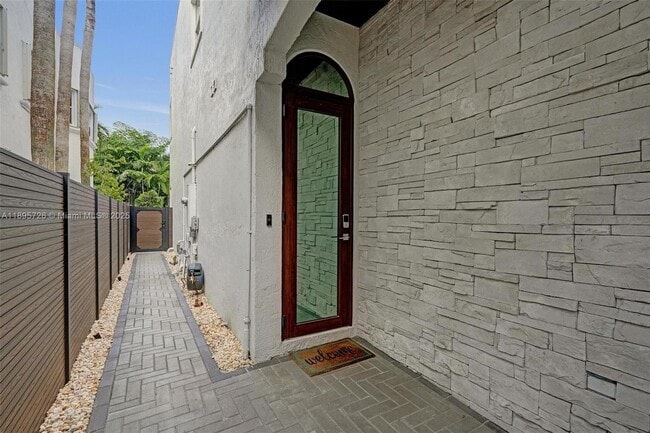 Photo - 453 SW 5th Ave