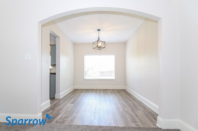 Photo - 3933 Pinetree Drive