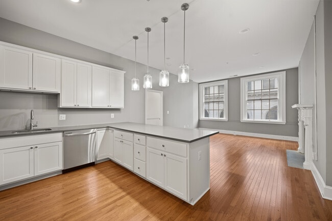 Building Photo - 6 S Calvert St Rental