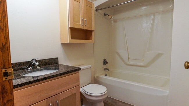 Photo - 415 N Henry St