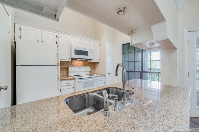 Photo - 8611 Datapoint Dr