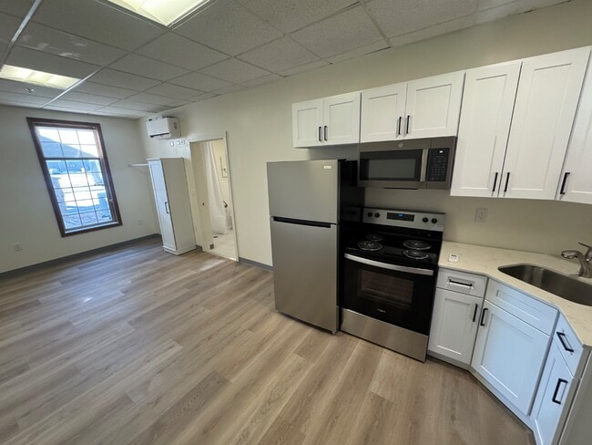 Building Photo - 460 W 600 N