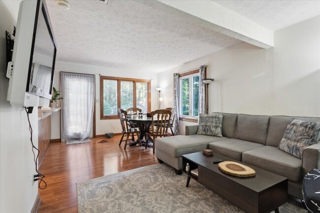 Photo - 1013 Marlbank Dr