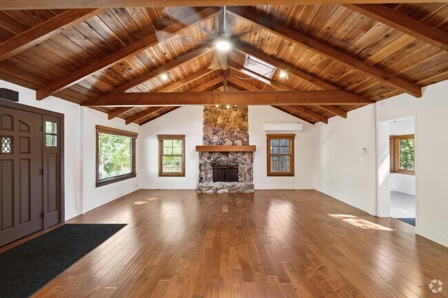 Building Photo - 19940 Oakmont Dr Rental