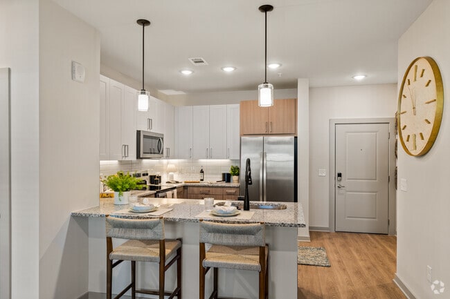 2BR, 2BA - 988SF - Kitchen