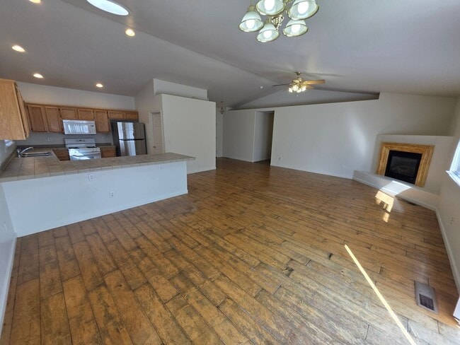 Building Photo - 2117 Fort Bridger Rd