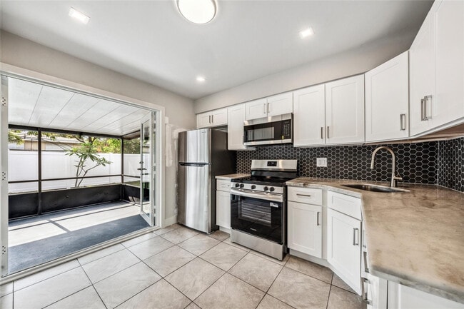 Photo - 4800 NE 4th Ave