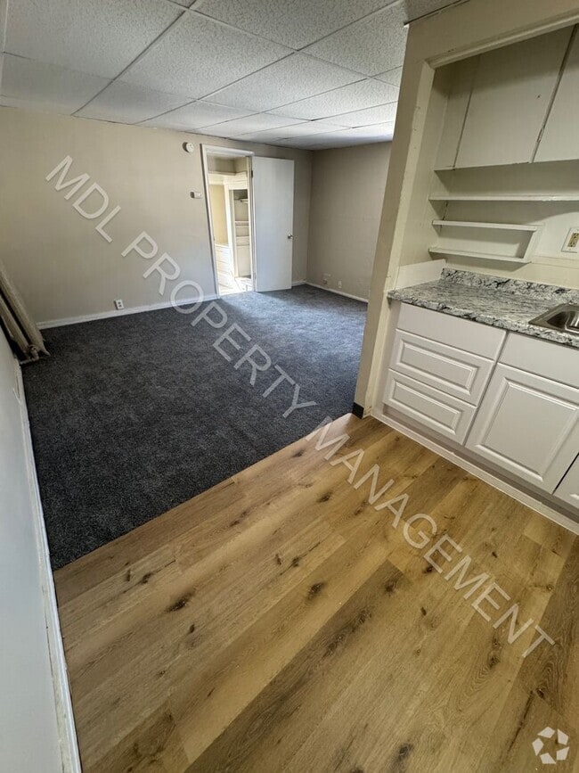 Building Photo - 727 N Hamilton St Unit 5 Rental