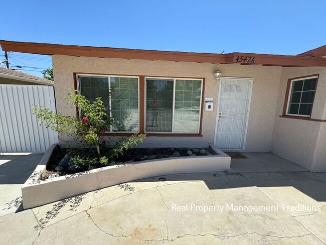 Photo - Beautifully upgraded 3 + 2 in West Lancaster