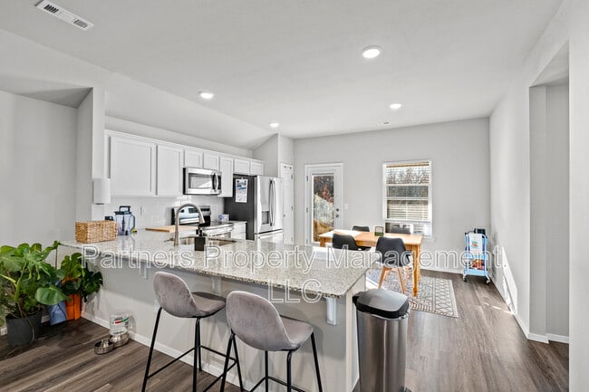 Photo - 1121 E Sparrow Cir