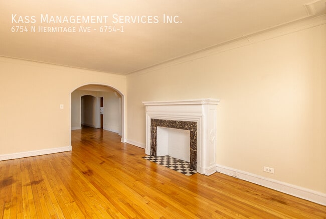 Building Photo - 6754 N Hermitage Ave Unit 6754-1