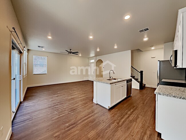 Photo - 4729 Tire Swing St