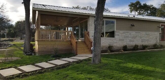 Photo - Beautiful Hill Country Retreat Near Lake Travis with AMAZING VIEWS