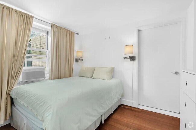 Building Photo - 20 E 9th St Unit 19-X Rental