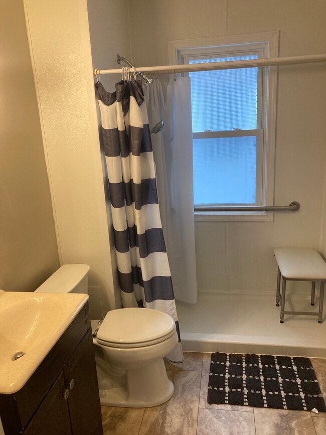 Photo - 735 E 28th St Unit 2