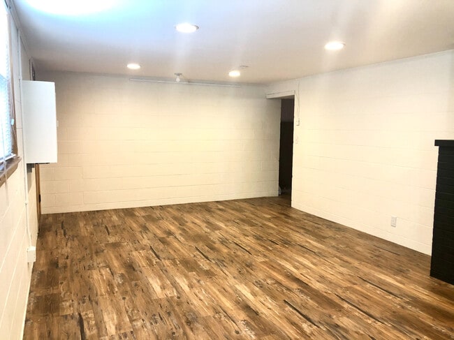 Photo - 426 Elm St Unit Apt 2
