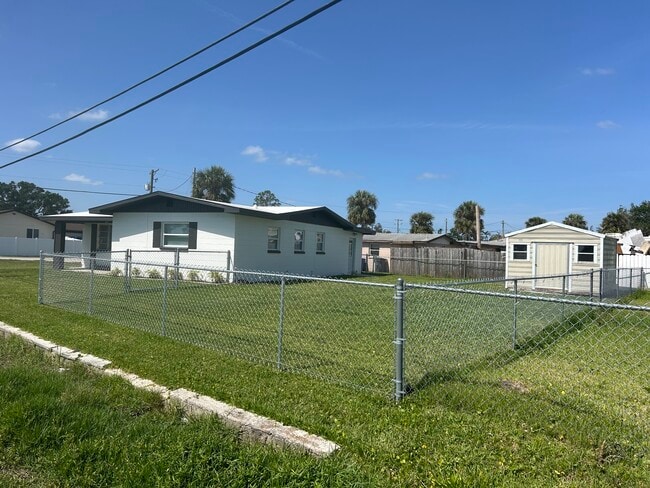 Photo - 202 7th St NW