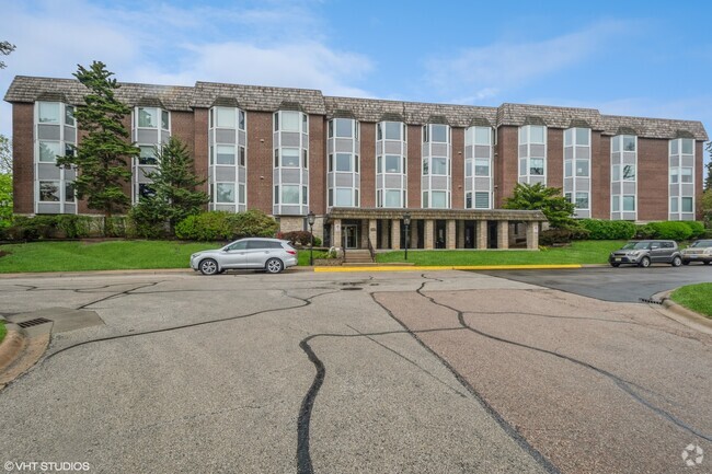 Building Photo - 2400 Archbury Ln Unit 3E Rental