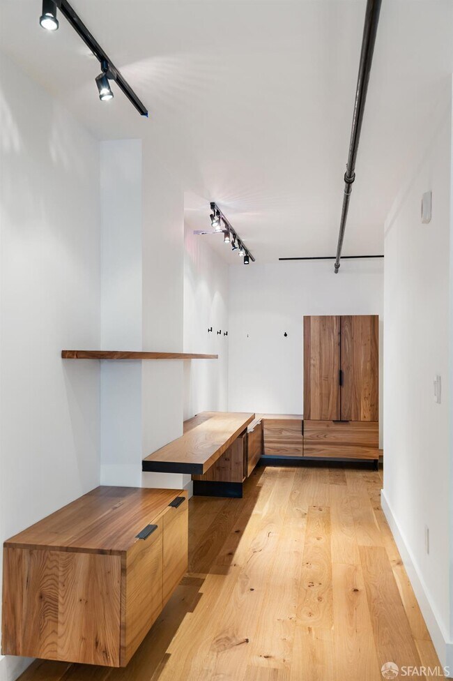 Photo - 1875 Mission St