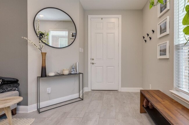 Photo - 2010 Ebony Dove St