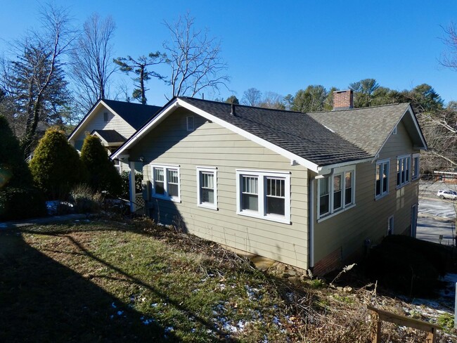 1920s Craftsman Bungalow in Norwood Park -... - 1920s Craftsman Bungalow in Norwood Park -... Casa