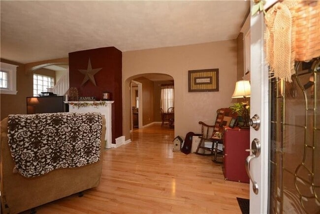 2112 Saranac Ave