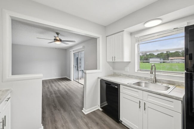 Building Photo - Roselea Apartments