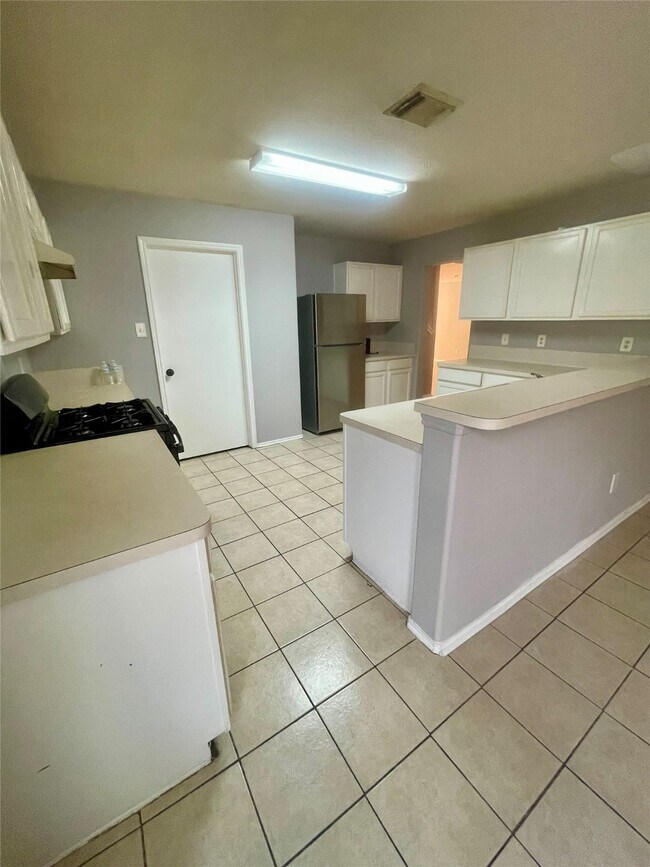 Building Photo - 16822 Perryton Ln