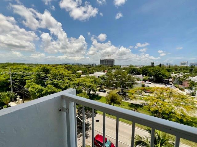 Photo - 2000 NE 135th St Unidad 602 Rental