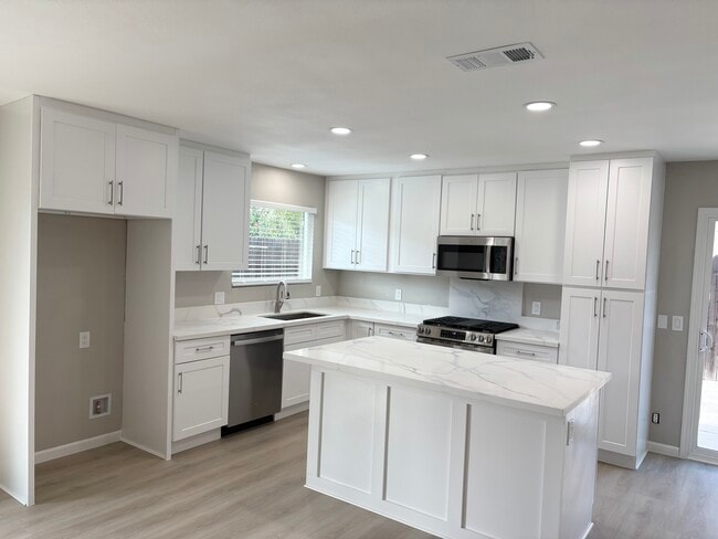 Photo - 3571 Lake Crest Dr