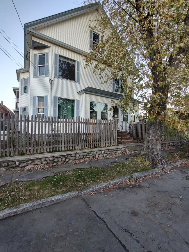 Building Photo - 6 Closson Ct Unit 2