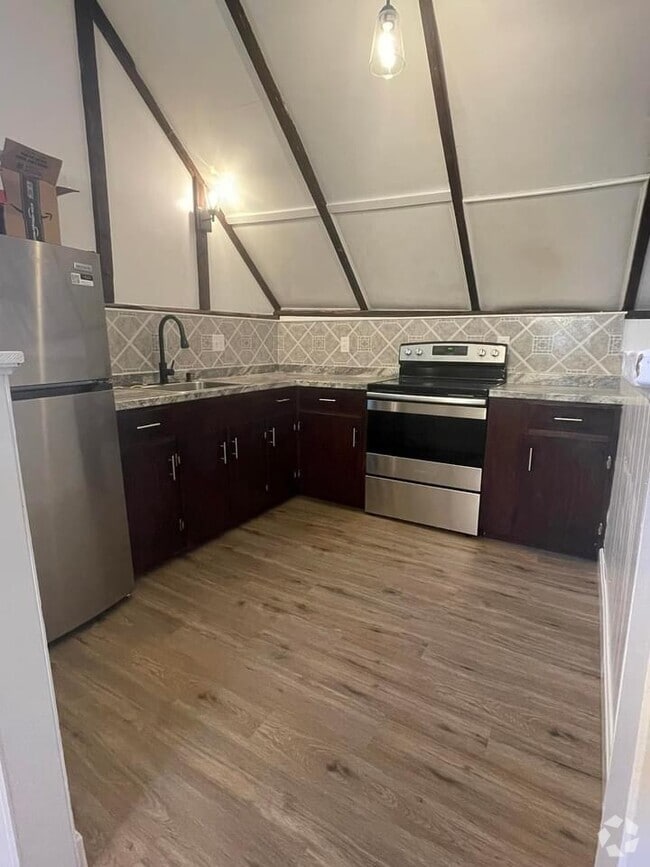 Building Photo - 695 Turnpike Rd Unit 2 Rental